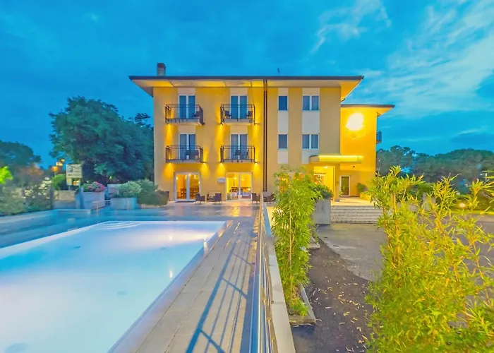 Nuova BarcacciaAlbergo